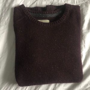 Men’s maroon sweater